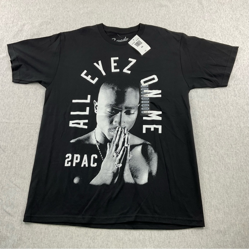 TUPAC ALL EYEZ ON ME BRAVADO MEN’S BIG GRAPHIC T-SHIRT SHORT SLEEVE SIZE:MEDIUM